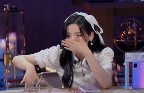 杨超越娱乐吃瓜是真的吗,真相揭秘还是捕风捉影？